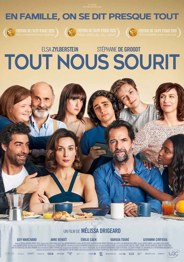 película Tout nous sourit